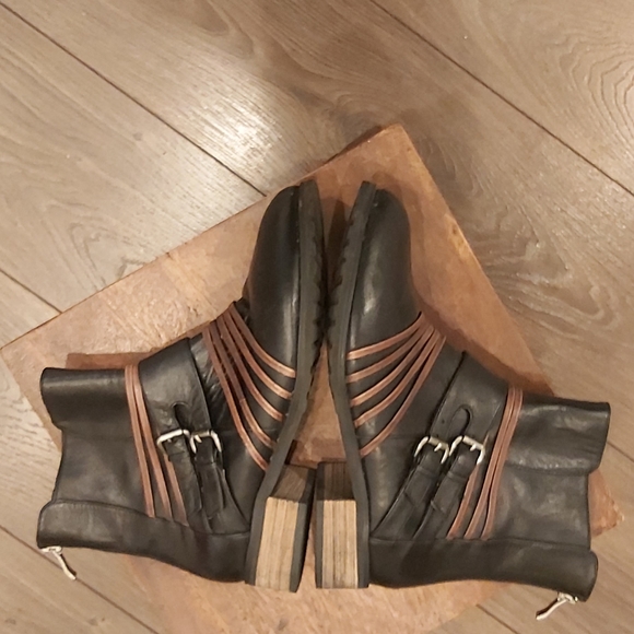 Everybody leather ankle bootie - Picture 4 of 7